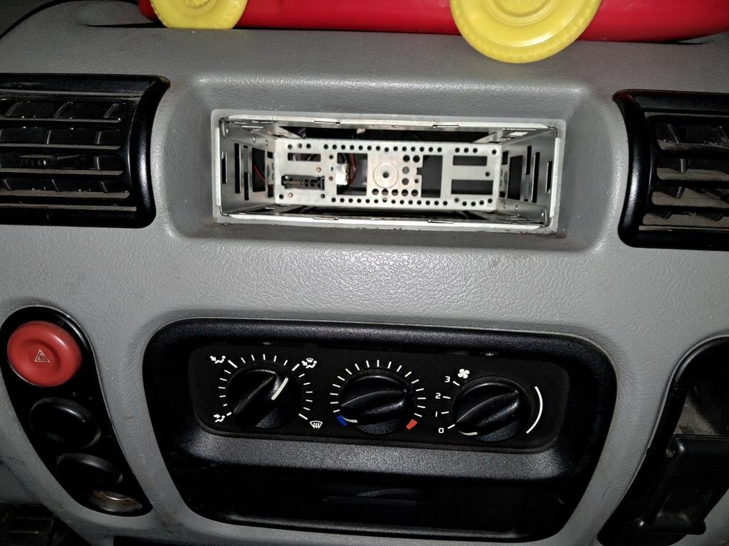Gezocht: Renault Master 2003 autoradio, Enlèvement