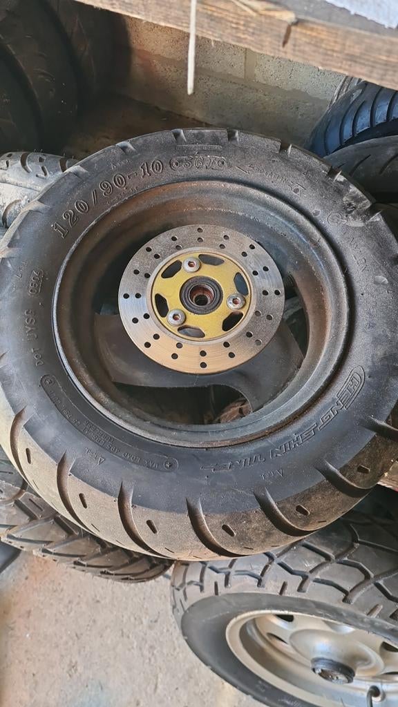 Divers pneus 120/90/10 et 120/70/12 et plus encore voir phot, Enlèvement ou Envoi