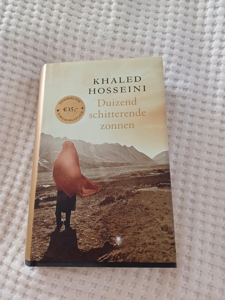 Duizend schitterende zonnen, Boeken, Overige Boeken, Zo goed als nieuw, Ophalen