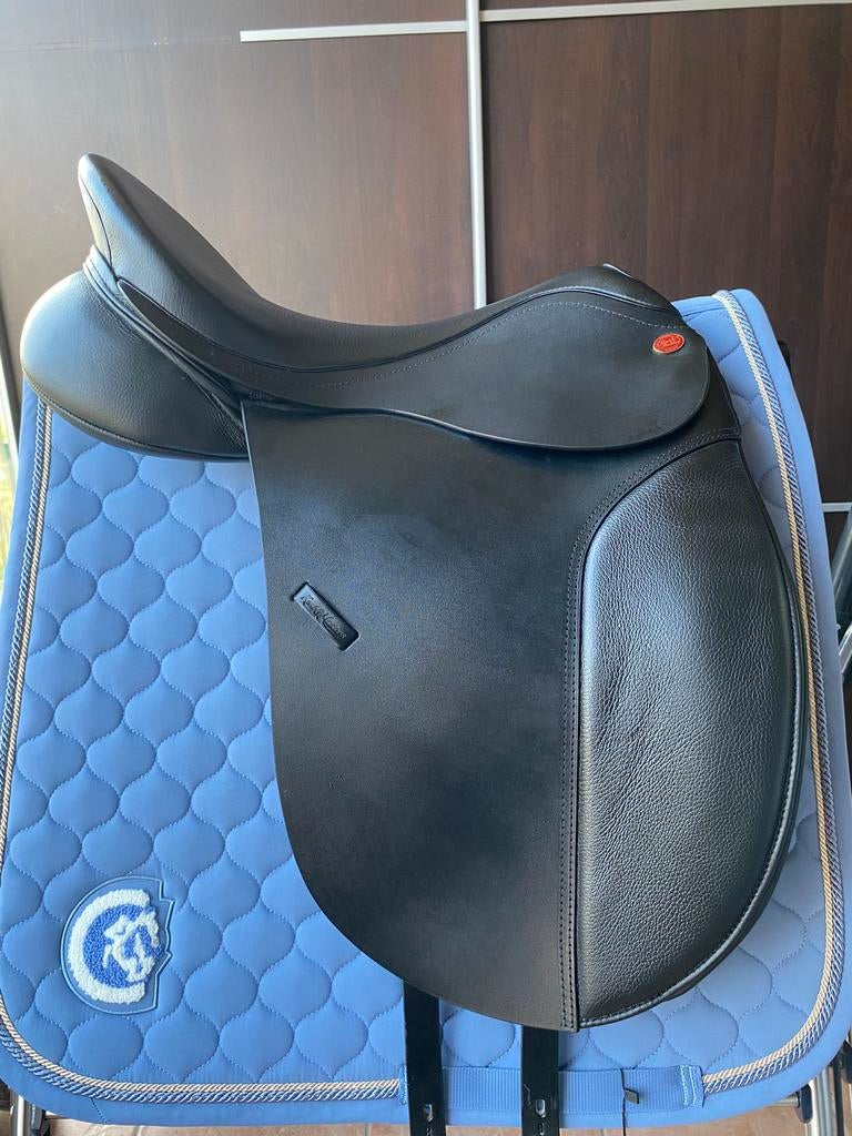 Dressuurzadel Kent en Masters 17,5 inch HDM, Animaux & Accessoires, Chevaux & Poneys | Selles, Enlèvement ou Envoi, Comme neuf