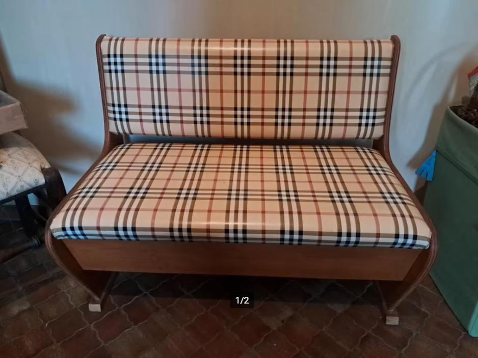 Kinderbankje in Burbery, Ophalen