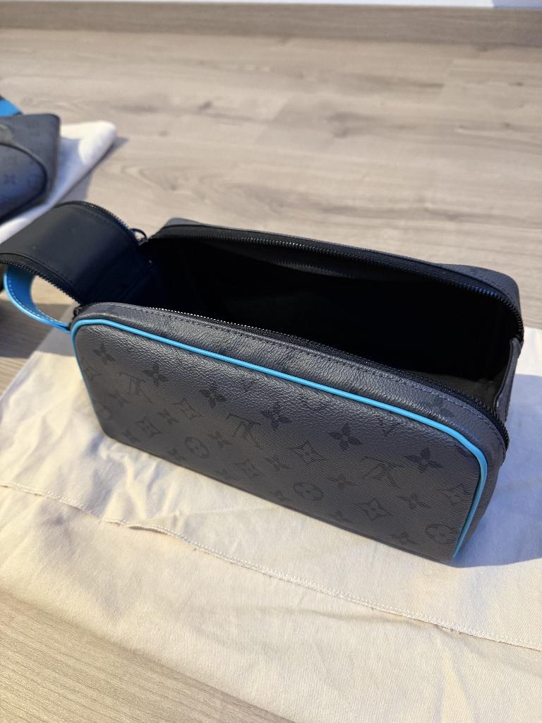 Trousse de toilette Louis Vuitton, Handtassen en Accessoires, Toilettassen, Ophalen of Verzenden, Gebruikt, Grijs, Heer