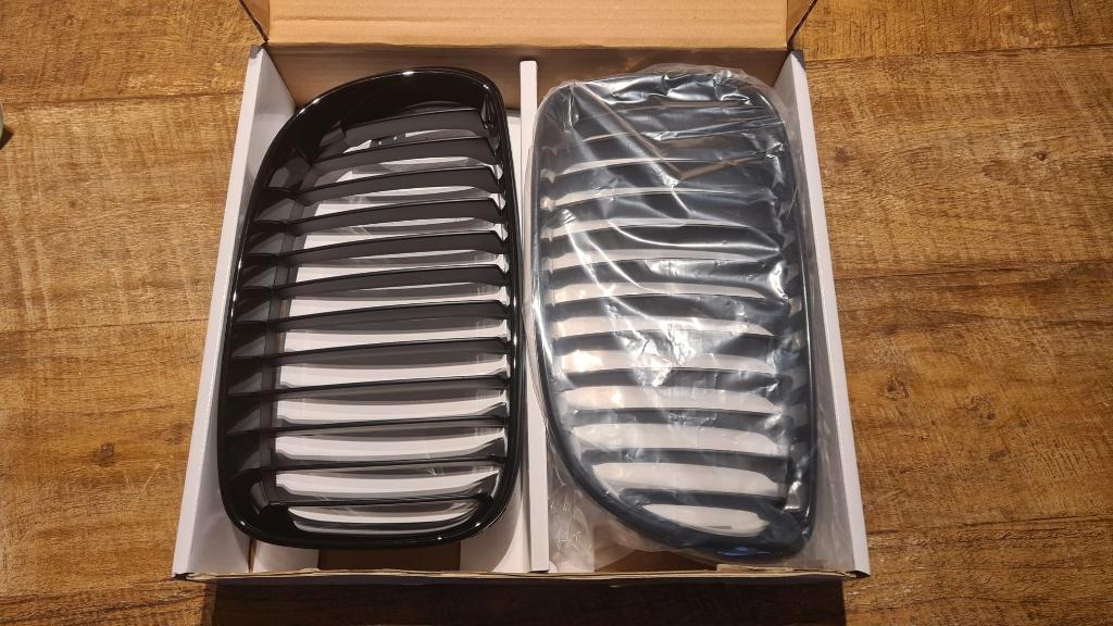 Nouveau - BMW Série 1 E81 E82 E87 E88 LCI Grille noire, Neuf, BMW, Avant, Enlèvement ou Envoi