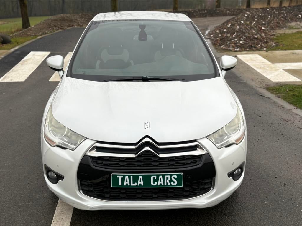 Citroën DS4 1.6 E-HDI JANTES/PANO/CARNET COMPLET/GARANTIE 12, Auto's, Citroën, Voorwielaandrijving, 4 cilinders, Leder en Stof