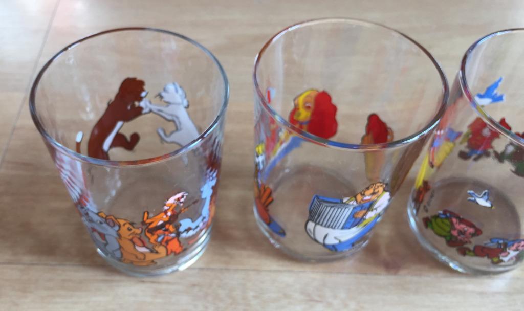 4 verres DISNEY années 90 Mickey Aristochats Belle Clochard, Collections, Disney, Comme neuf, Autres types, Mickey Mouse, Enlèvement ou Envoi
