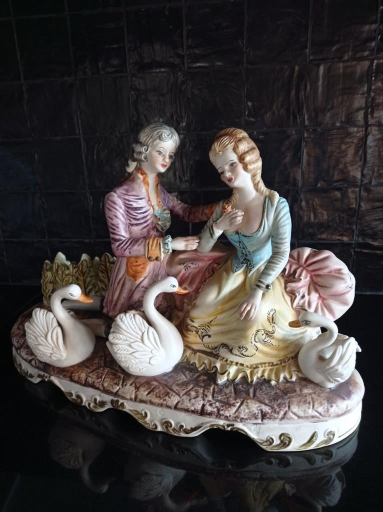 Capodimonte koppel met zwanen, Ophalen