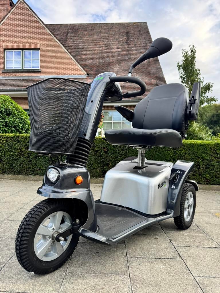 Bijna nieuw L & M Mezzo Scootmobiel inc Nieuwe accu, Diversen, Ophalen of Verzenden, Inklapbaar, Zo goed als nieuw, Elektrische rolstoel