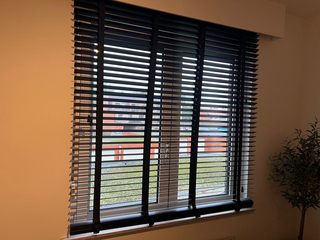 Jaloezieën zwart (hout), Ophalen, Zo goed als nieuw, Zwart