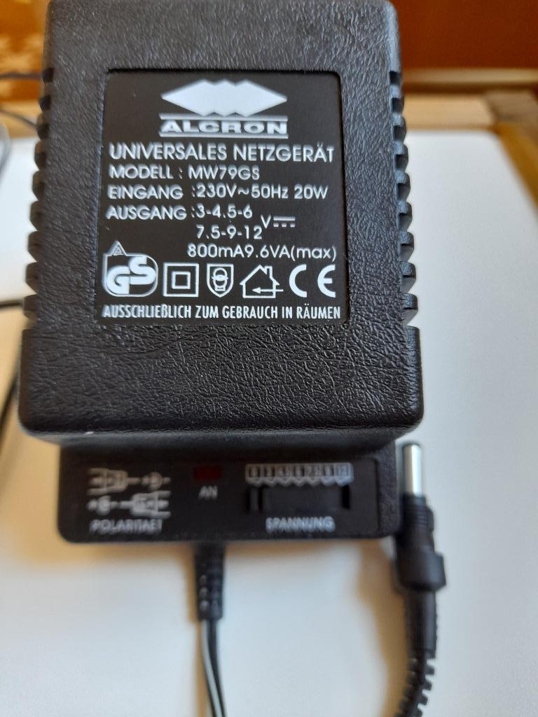 ALCRON universele 20W transformator, dimbaar van 3V tot 12, Ophalen of Verzenden, Zo goed als nieuw, Overige typen