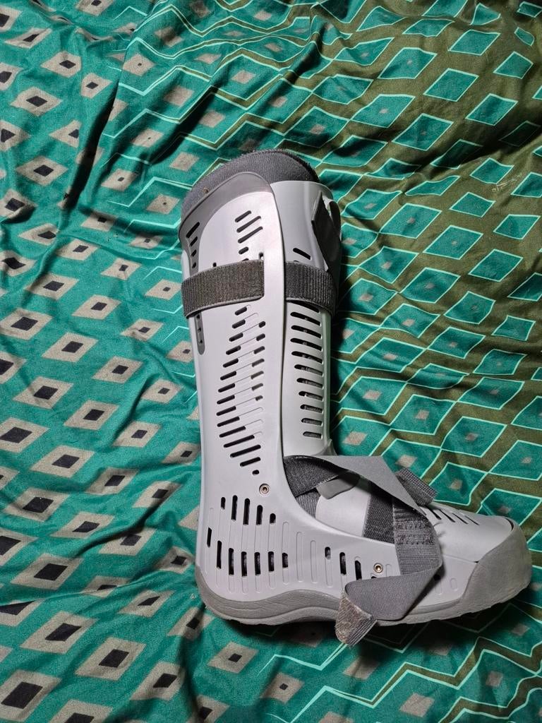 Walking boot, Ophalen