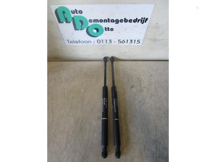 Amortisseur kit capot moteur d'un Alfa Romeo GT, Autos : Pièces & Accessoires, -, 3 mois de garantie, Utilisé, Alfa Romeo