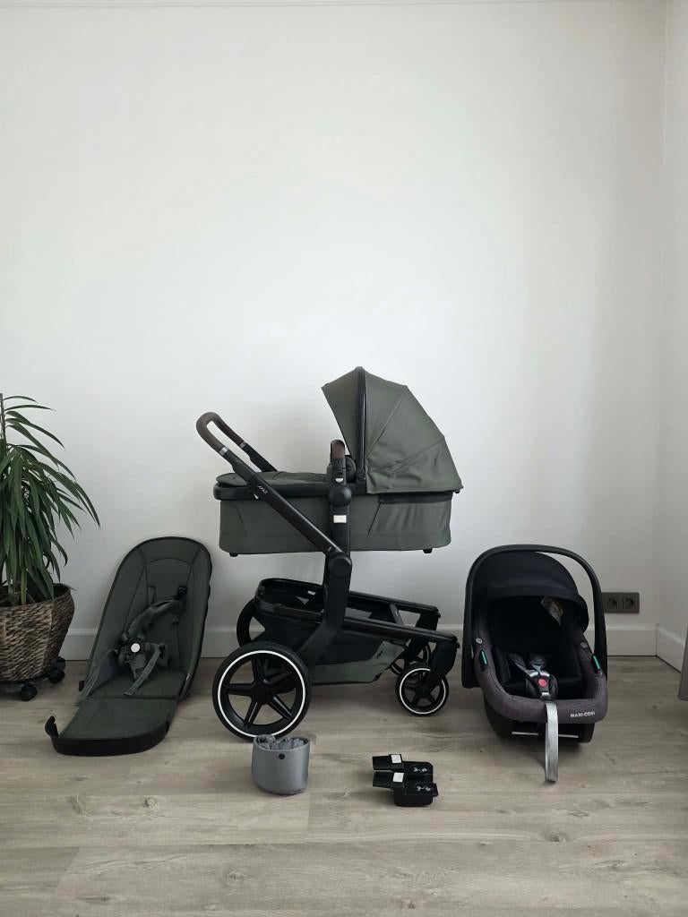 Joolz Day+ — Forest Green, Enfants & Bébés, Enlèvement, Comme neuf, Maxi-Cosi, Ombrelle