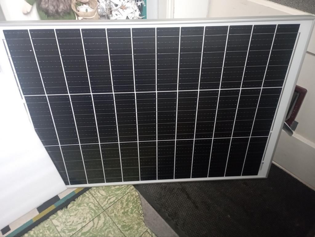 Kit solaire complet. Panneaux. Batteries. Onduleur.