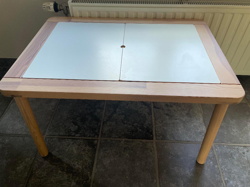 ikea flitsat tafeltje met 2 trofast bakken., Kinderen en Baby's, Kinderkamer | Commodes en Kasten, Ophalen