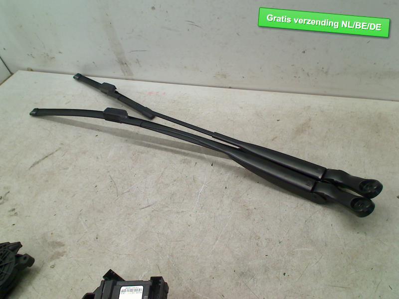 BRAS D'ESSUIE-GLACE AVANT zwart Fiat 500 (312), Dhr. R. de Gouw, Utilisé, Fiat, De Bloemendaal 21 21
5221 EB  'S HERTOGENBOSCH, NL