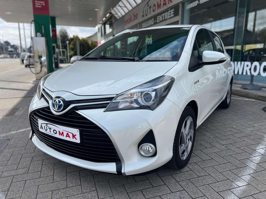 Toyota Yaris 1,5 Dynamic+ Hsd Hybrid (bj 2015, automaat), Auto's, Euro 6, 4 cilinders, Wit, Bedrijf