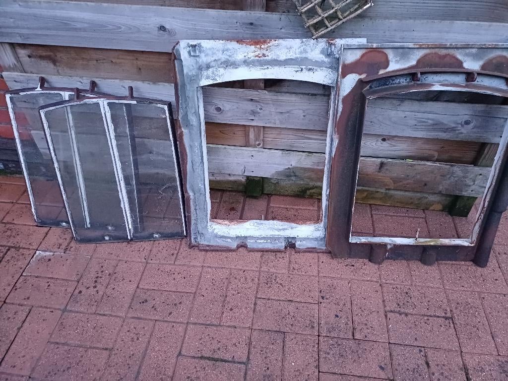 Oude gietijzeren dakvensters, Ophalen, Gebruikt, Dakraam