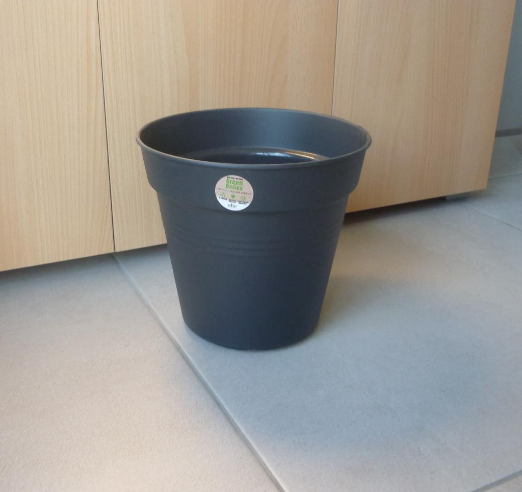 Donkergrijze kunststof bloempot kweekpot groeipot 24 cm Elho, Ophalen of Verzenden, Kunststof, Balkon