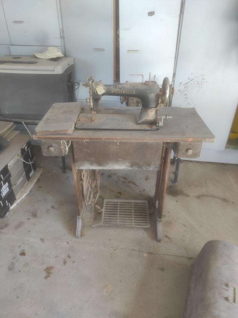 Oude naaimachine, Antiek en Kunst, Ophalen