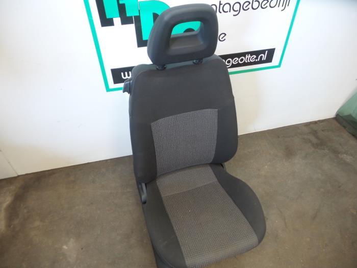 Siège droit d'un Opel Combo (Combo 02-), Autos : Pièces & Accessoires, -, Opel, 3 mois de garantie, Utilisé