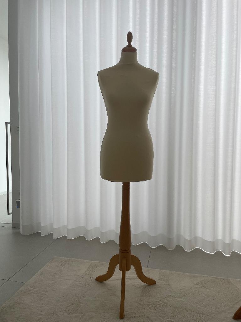 Paspopvrouw, Hobby en Vrije tijd, Ophalen, Zo goed als nieuw, Paspop