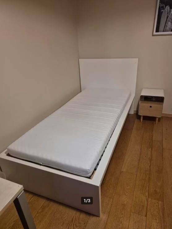 Lit + sommier à lattes (+ matelas) 200 cm * 90 cm, Maison & Meubles, 90 cm, Une personne, Enlèvement, Utilisé