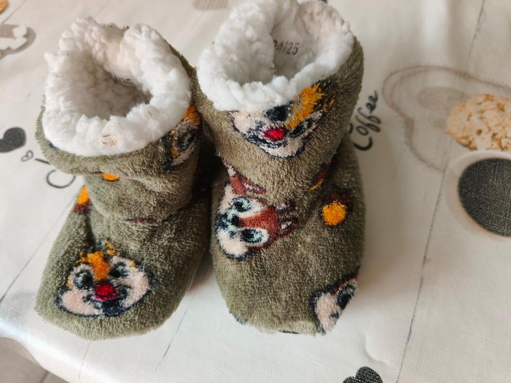 knabbel en babbel slofjes maat 24/25, Gebruikt, Jongen of Meisje, Overige typen, Ophalen of Verzenden