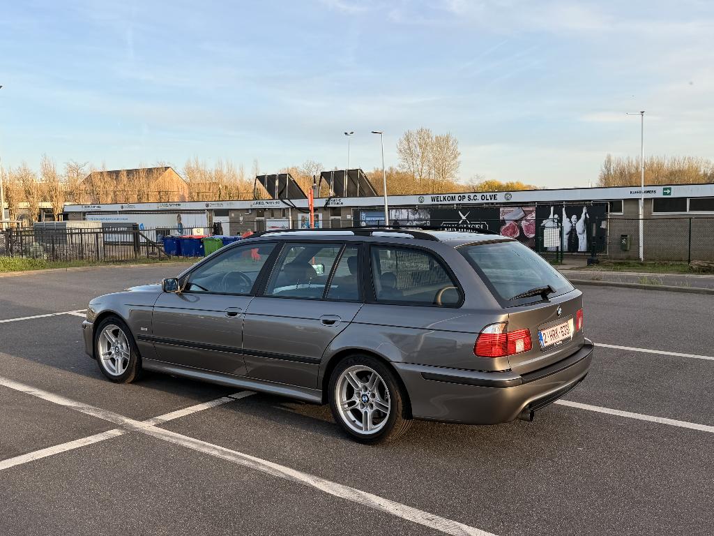 BMW E39 525i Touring, Argent ou Gris, 1800 kg, Noir, 5 portes