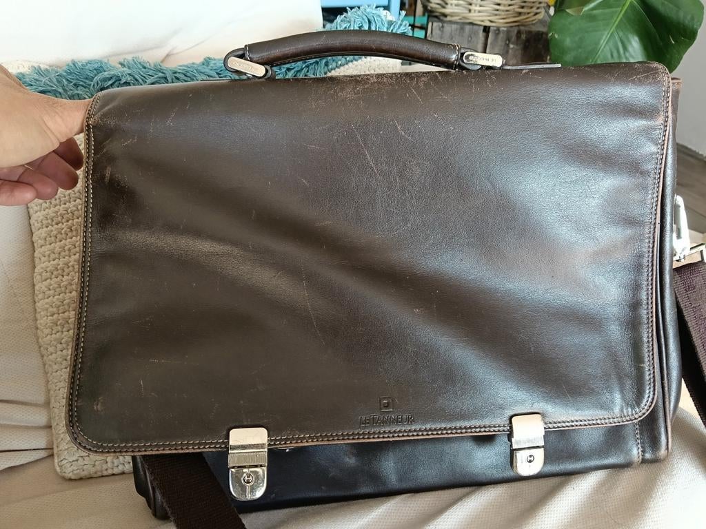 Porte documents en cuir porté pc le tanneur, Informatique & Logiciels, Sacoches d'ordinateur portable, Enlèvement, Sac à bandoulière