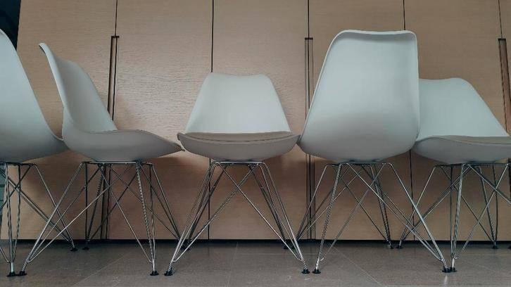 6 sièges baquets blancs en bon état, Métal, Comme neuf, Enlèvement, Cinq, Six Chaises ou plus