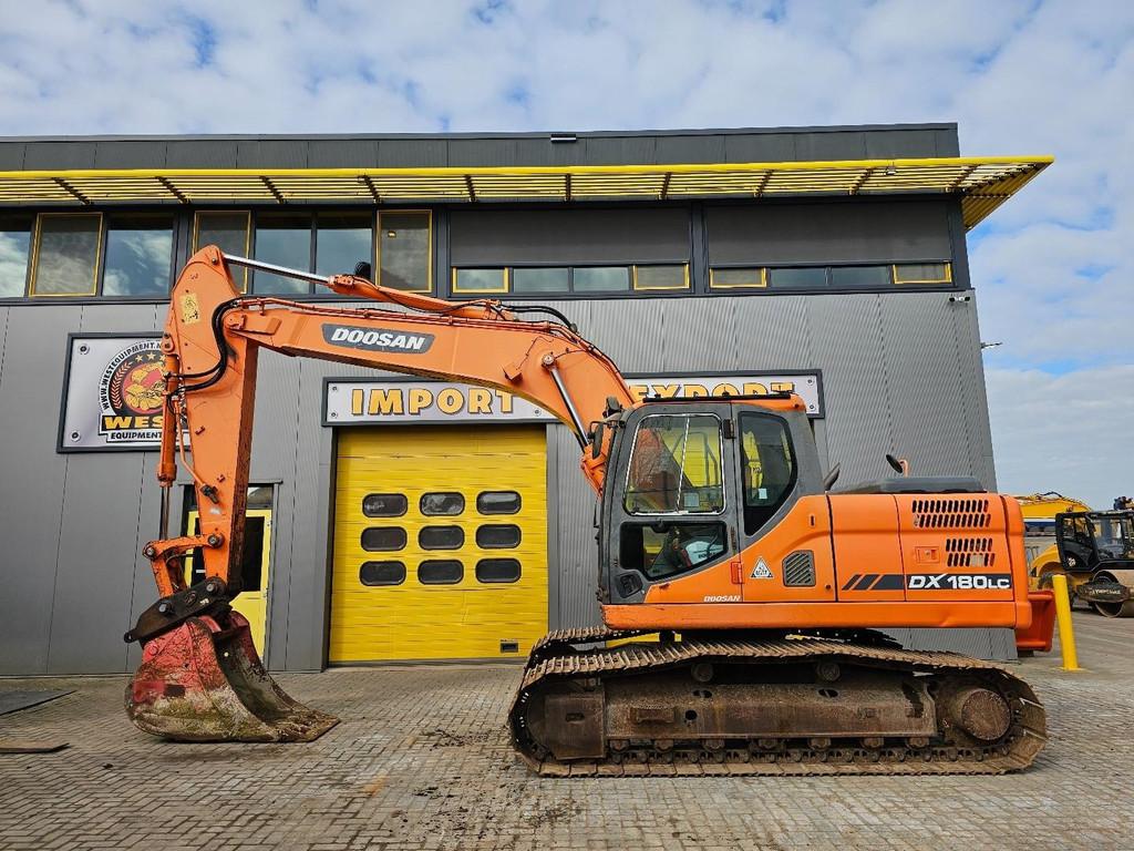 Doosan DX180LC-3 WE1585, Articles professionnels, Machines & Construction | Grues & Excavatrices, Excavatrice