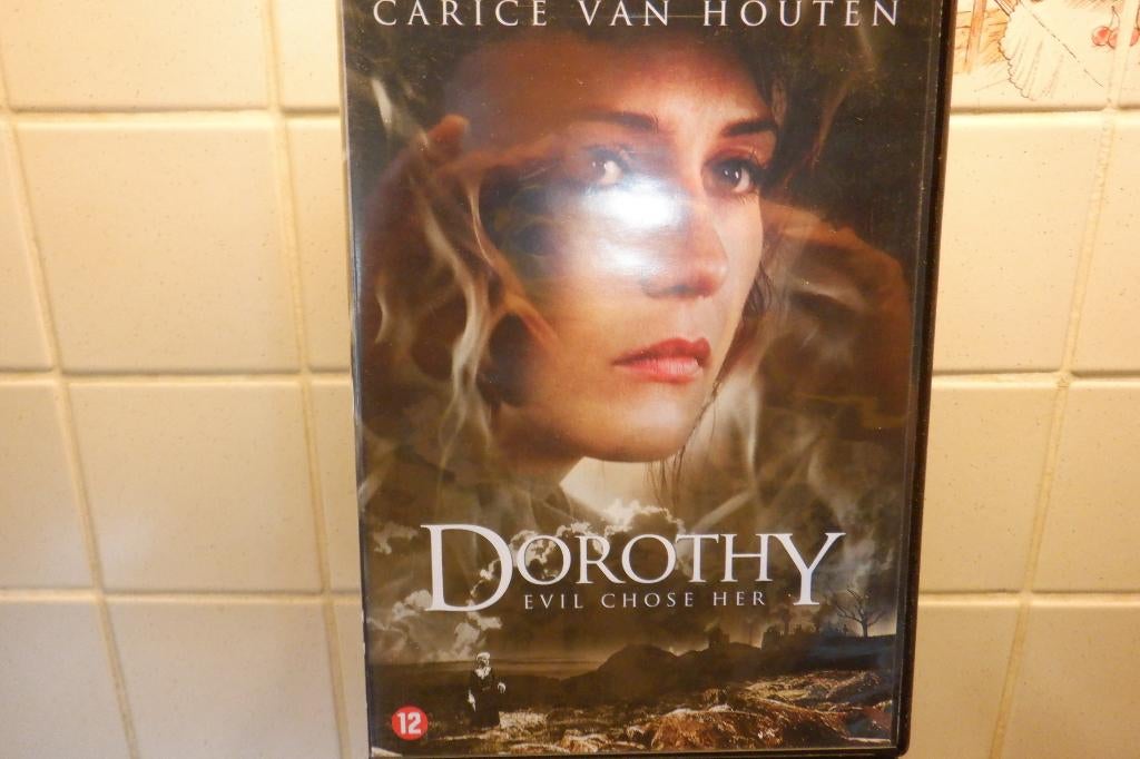 DVD Dorothy.Evil Chose Her., CD & DVD, DVD | Horreur, À partir de 12 ans, Envoi, Comme neuf, Gore