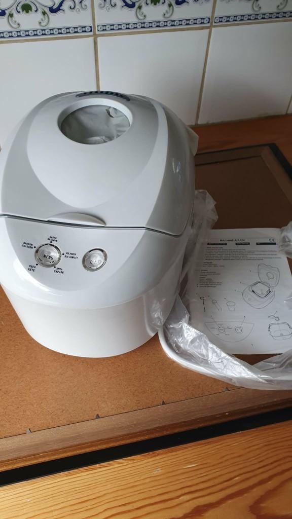 MACHINE A PAIN (NEUVE), Electroménager, Machines à pain, Moins de 400 grammes de pâte, Comme neuf, Sans minuteur, Enlèvement