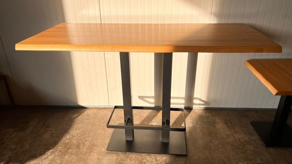 Eiken tafel met smeedijzeren voet, Huis en Inrichting, Ophalen, Zo goed als nieuw