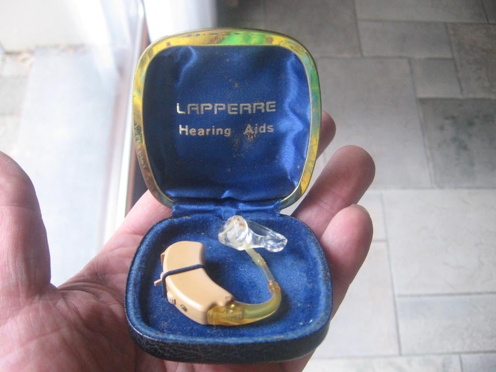 rechts hoorapparaat van lapperre met opbergdoos rexto, Ophalen, Gebruikt