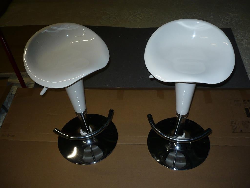 2 tabourets de bar blancs, Maison & Meubles, Tabourets de bar, 2 tabourets, Synthétique, Enlèvement, Utilisé