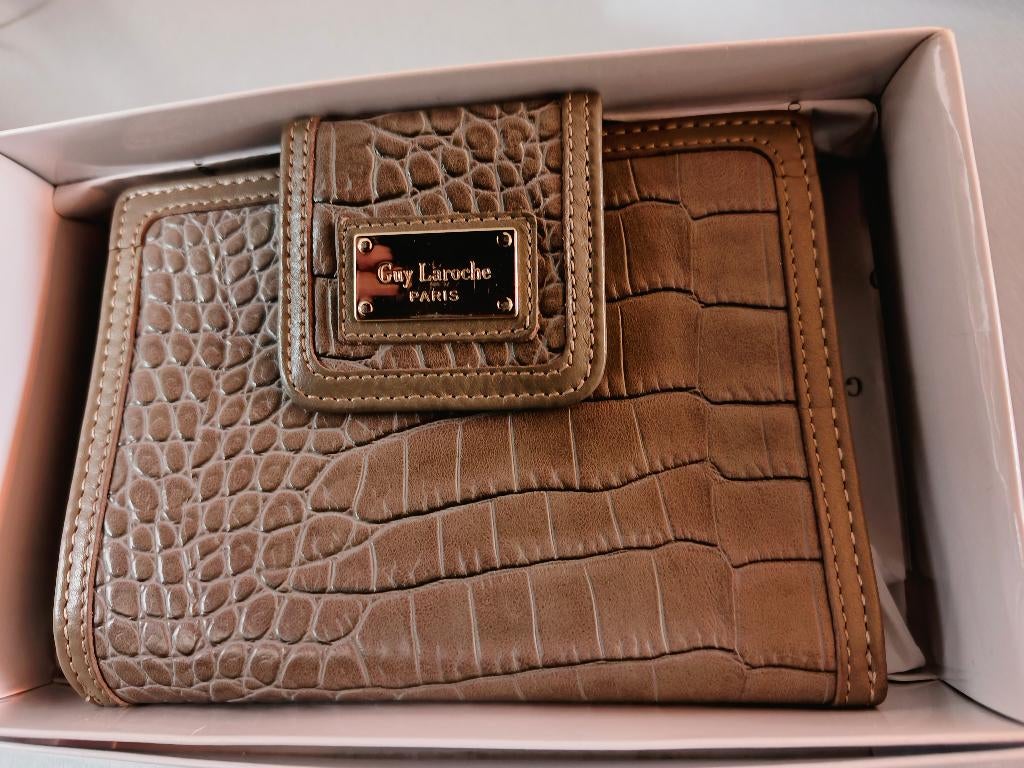 portefeuille en cuir pour femme par Guy Laroche, Bijoux, Sacs & Beauté, Neuf, Autres marques, Cuir, Enlèvement ou Envoi