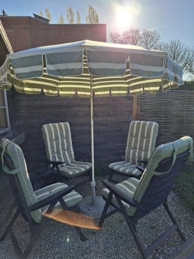 Set de jardin avec coussins et parasol, Jardin & Terrasse, Verrières, Enlèvement