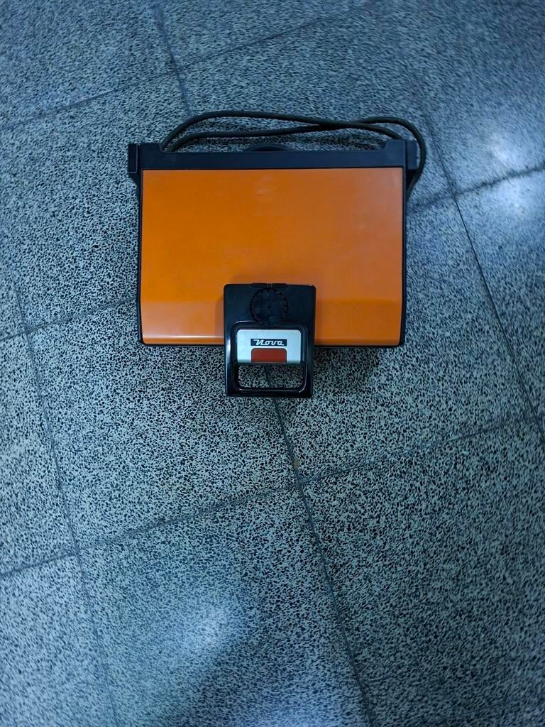 Een vleesrooster, Ophalen, Zo goed als nieuw, Nova