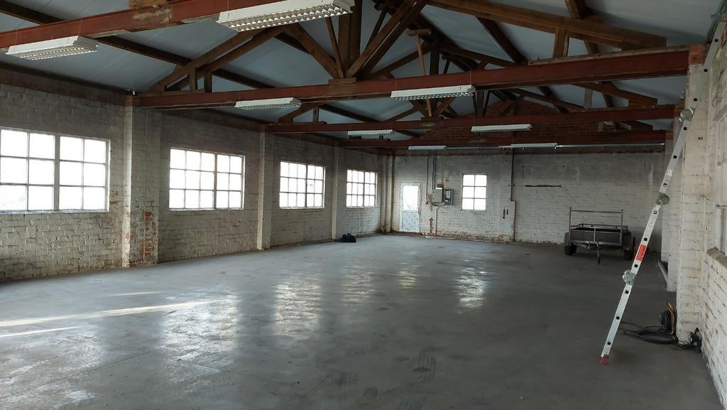 Magazijn = Opslagplaats 300 M2