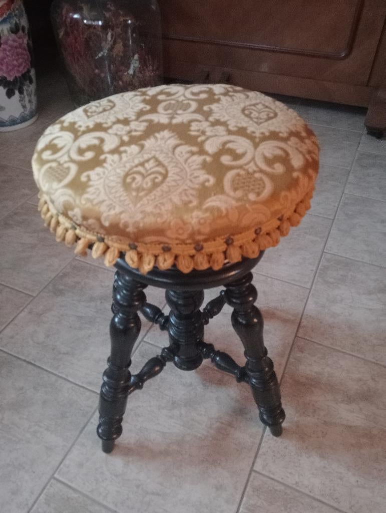 Tabouret de piano vintage, Enlèvement