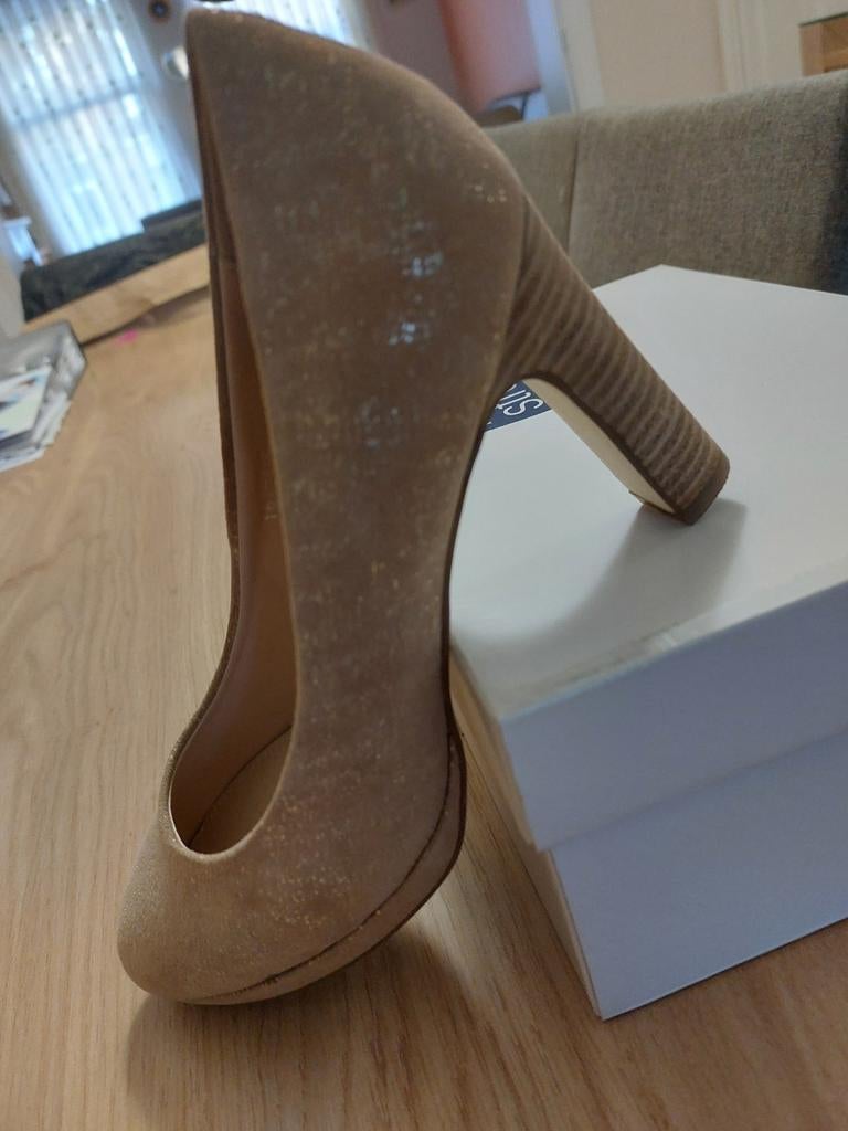 Chaussures cuir nubuck neuf  pointure 37 pour 10 euros, Vêtements | Femmes, Chaussures, Enlèvement, Comme neuf, Beige