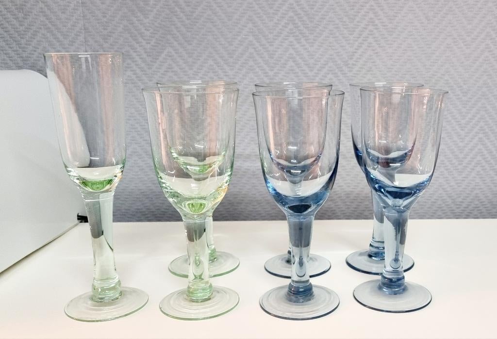 6 verres à vin et 1 flûte à champagne, Enlèvement ou Envoi