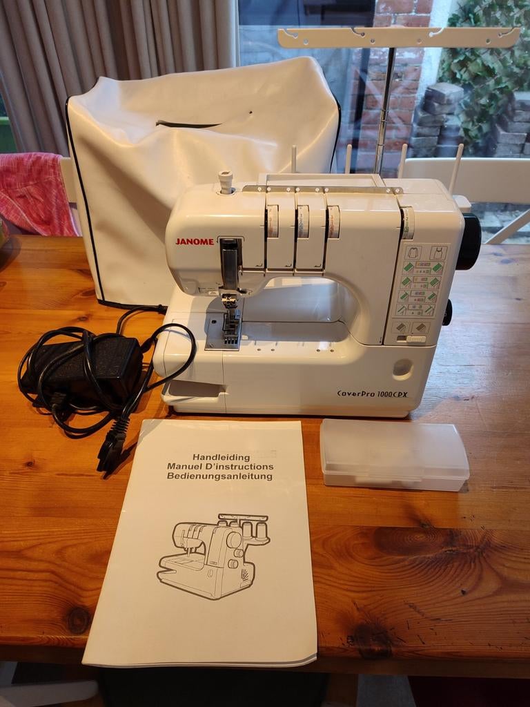 Janome CoverPro 1000CPX, Hobby & Loisirs créatifs, Machines à coudre & Accessoires, Enlèvement, Janome