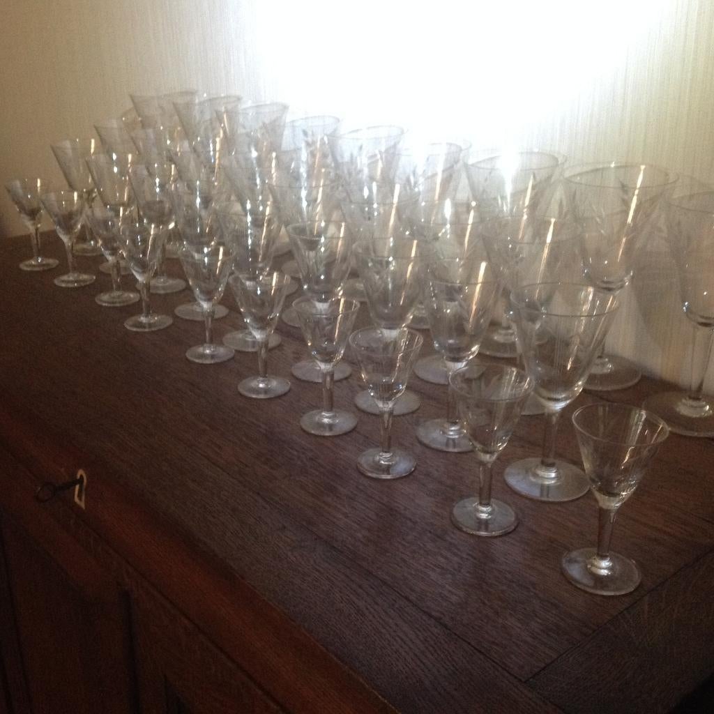 Set van 48 antieke wijnglazen met gravure., Ophalen of Verzenden