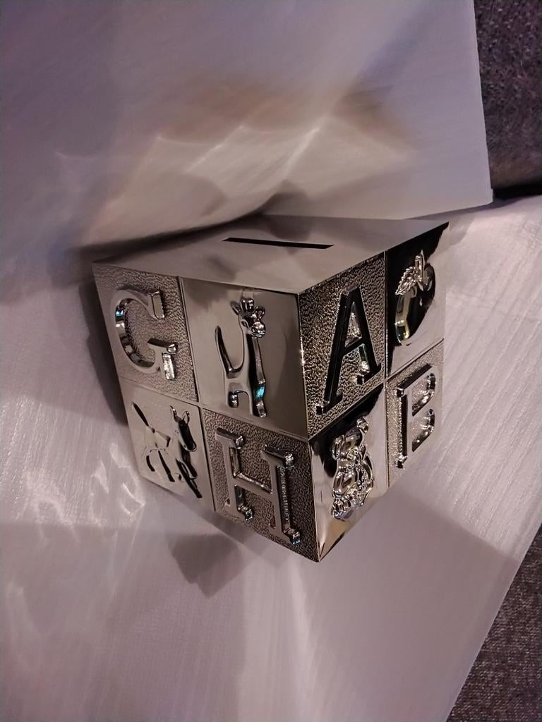 Verzilverde en gelakte  Kubusblok spaarpot Zilverstad, Verzamelen, Spaarpotten, Nieuw, Ophalen of Verzenden