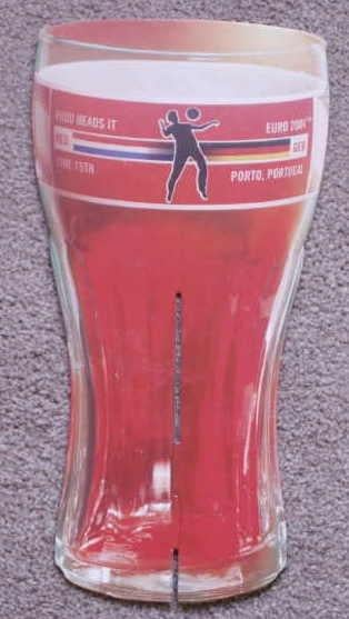 Carton publicitaire Coca Cola rempli de football Euro 2004, Enlèvement ou Envoi, Neuf
