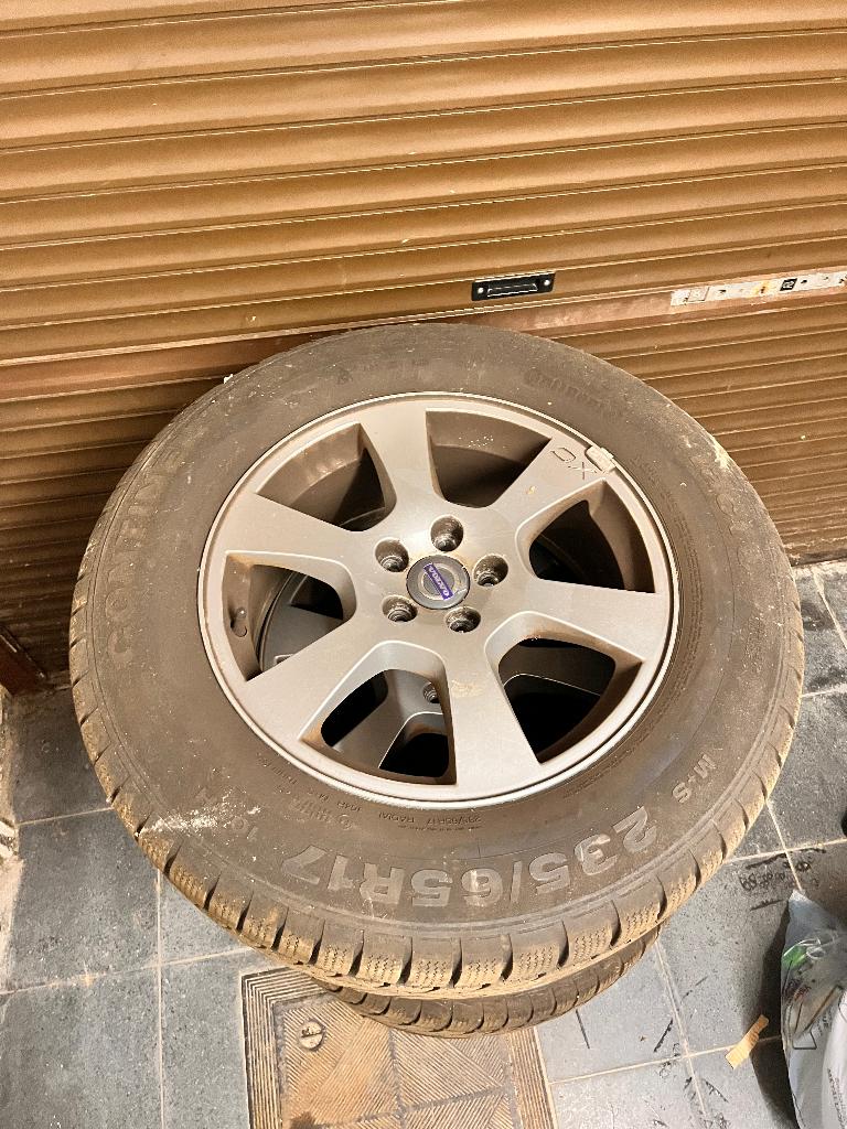 jantes volvo XC 60 et pneus hiver, Autos : Pièces & Accessoires, Pneus hiver, Enlèvement, Véhicule tout-terrain, Pneu(s)