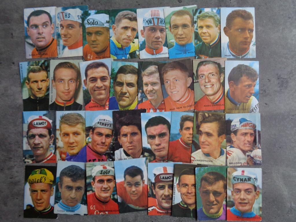 coureurs cYCLISTES CHROMO'S MILIEU DES ANNÉES 60 32, Hobby & Loisirs créatifs, Autocollants & Images, Enlèvement ou Envoi