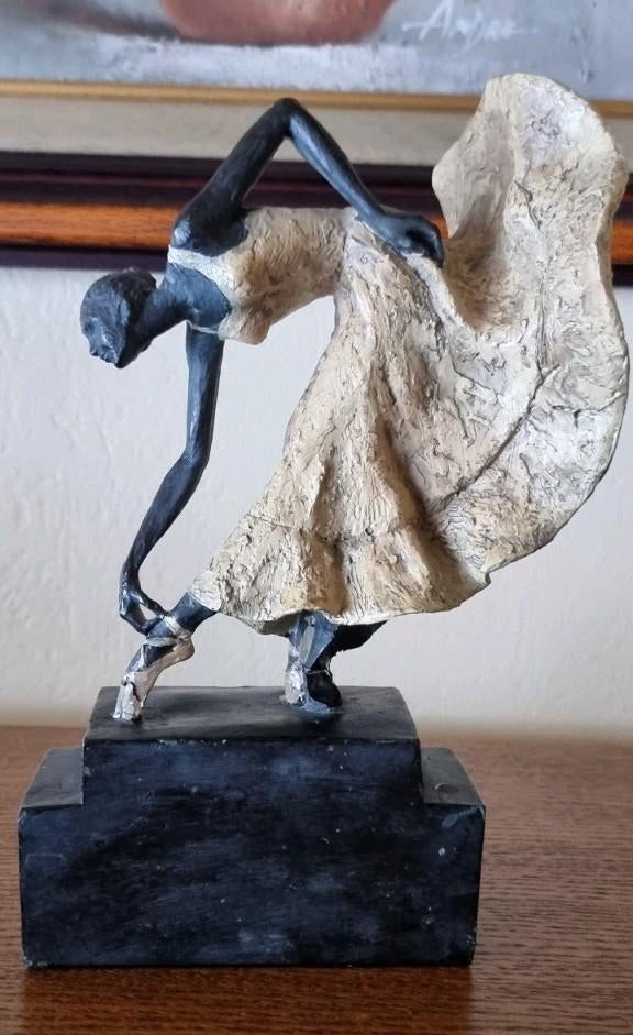 Danseuse en bronze Santini, Enlèvement